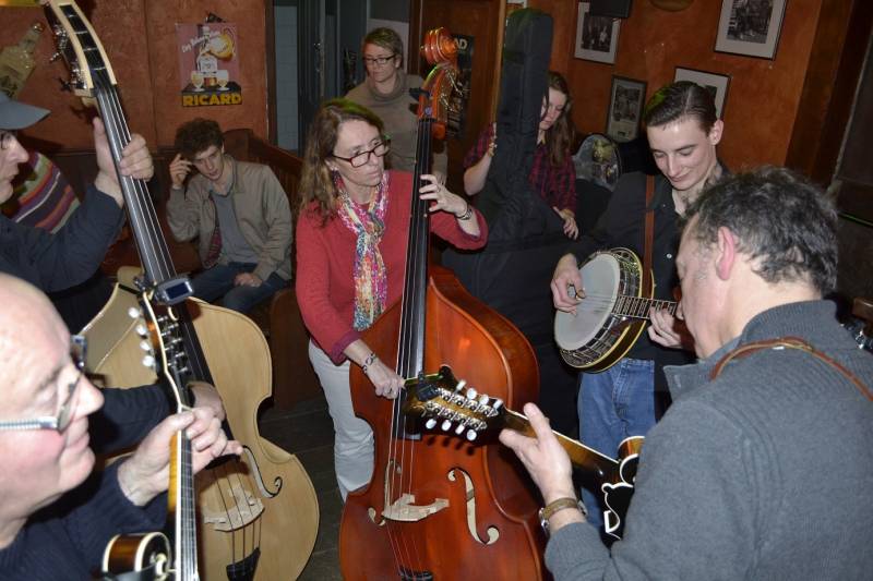 Jam à Rouen, dans un café.